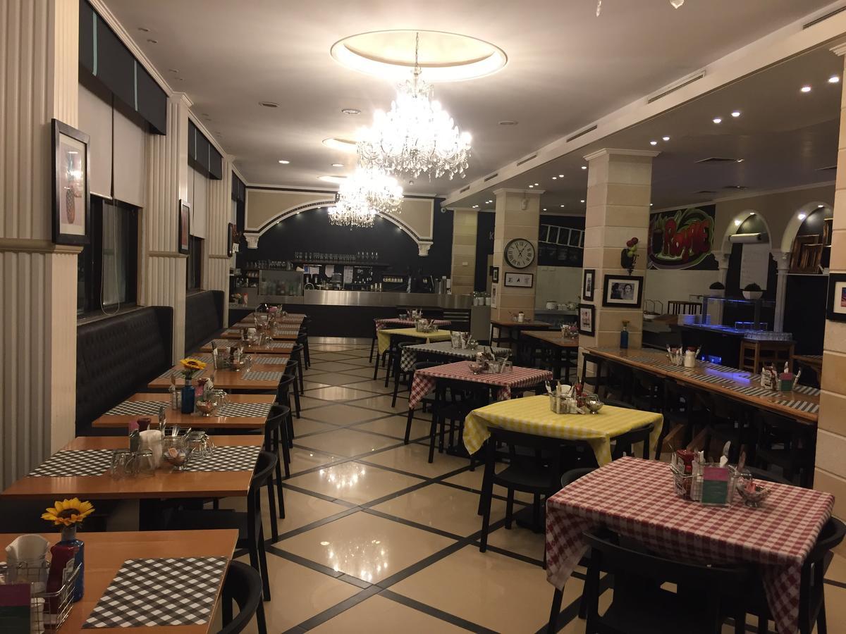 Royal Grand Hotel Monrovia Kültér fotó