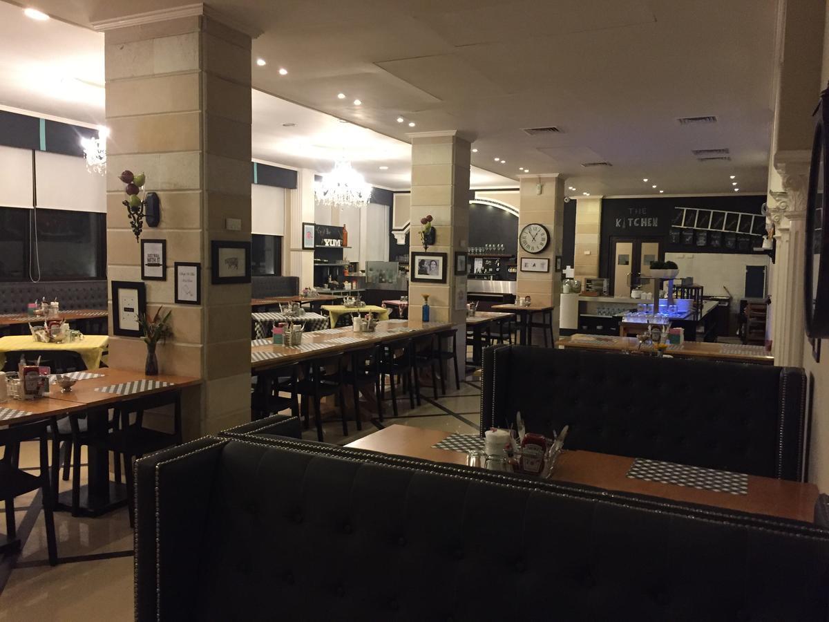 Royal Grand Hotel Monrovia Kültér fotó