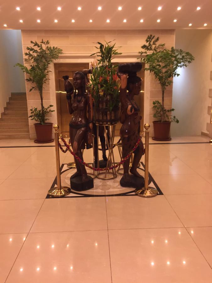 Royal Grand Hotel Monrovia Kültér fotó