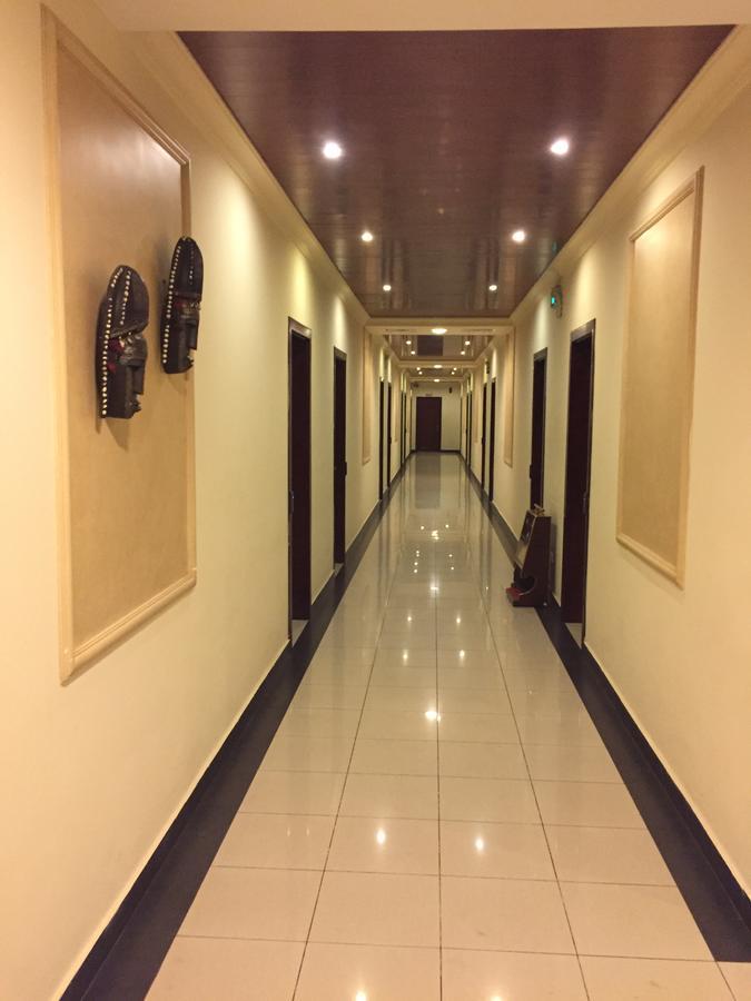 Royal Grand Hotel Monrovia Kültér fotó