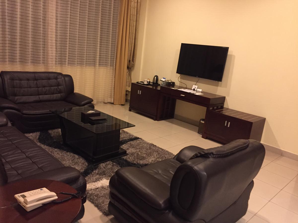 Royal Grand Hotel Monrovia Kültér fotó