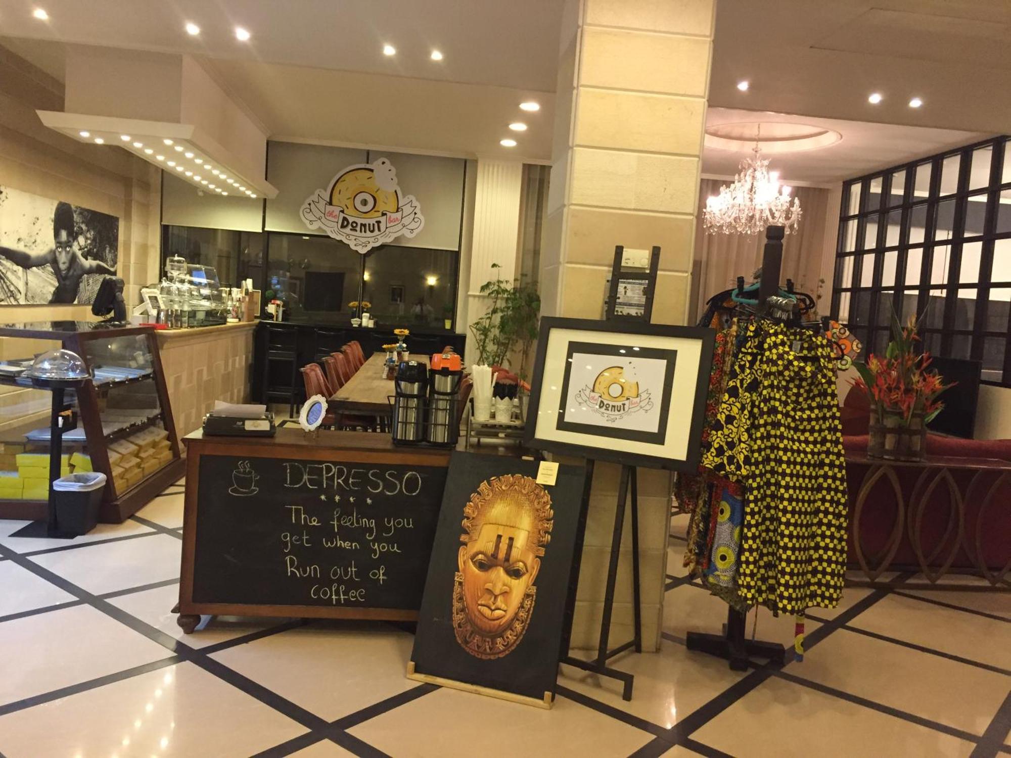 Royal Grand Hotel Monrovia Kültér fotó