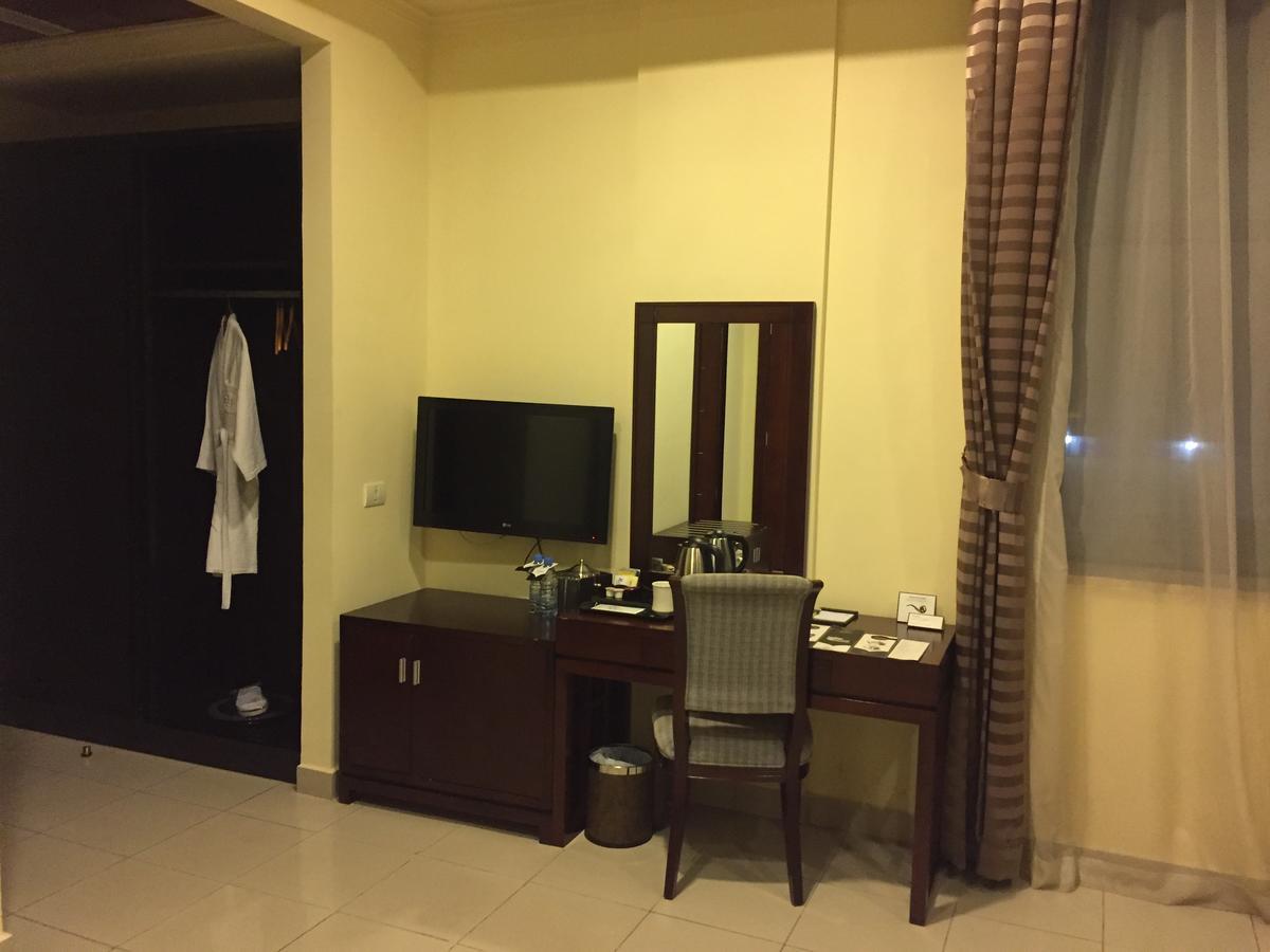 Royal Grand Hotel Monrovia Kültér fotó